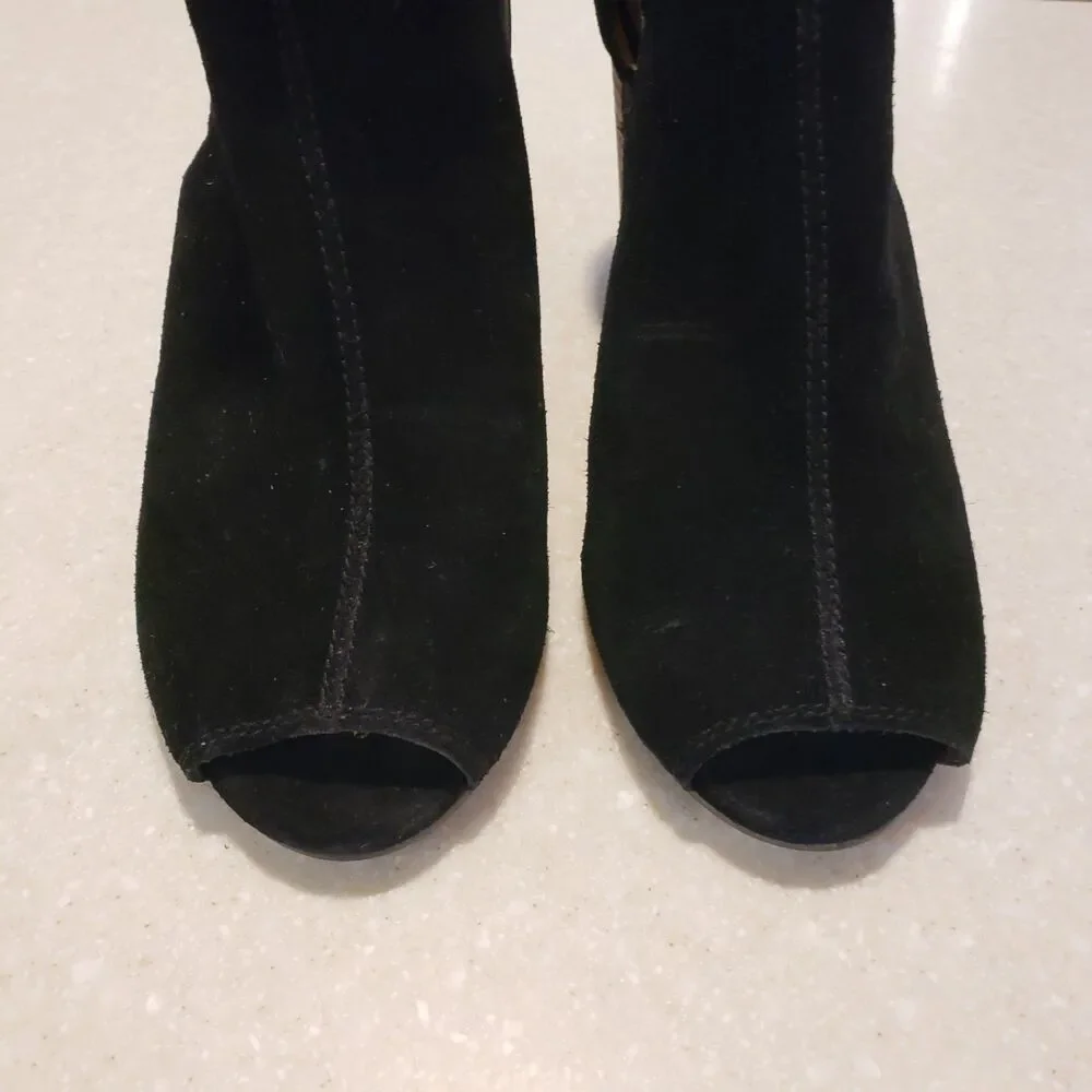Lucky Brand Women's Reevas Black Suede Side Cutout Peep Toe Wedge Booties Sz 10M